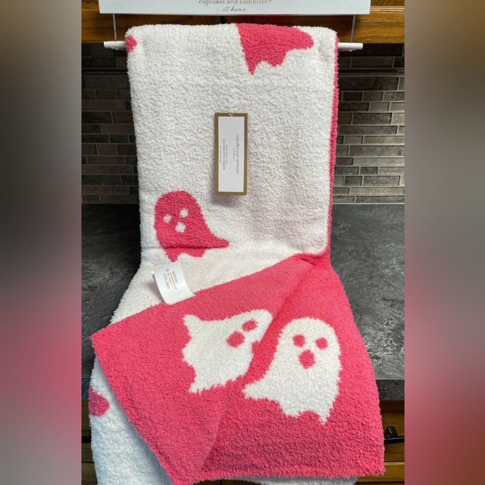 CUPCAKES AND CASHMERE VIRAL PINK/WHITE GHOST BLANKET